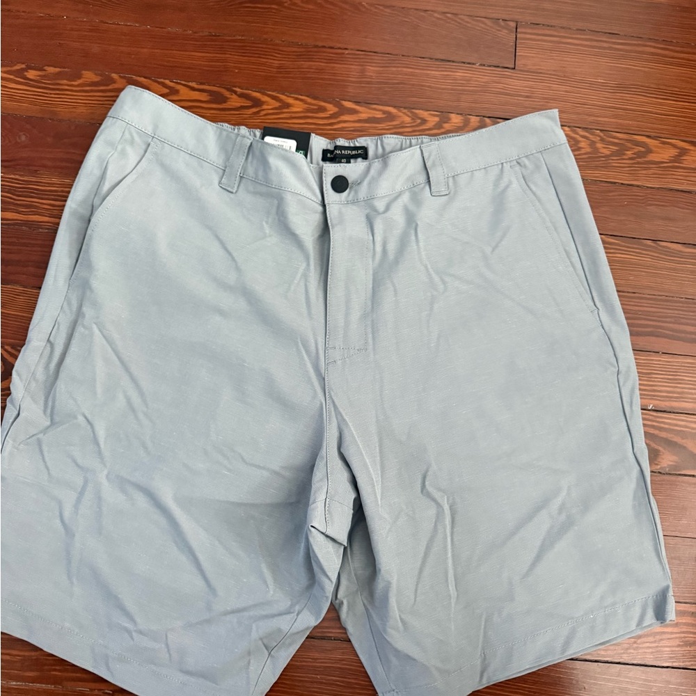 Banana Republic Light Gray Flat-Front Men's Shorts